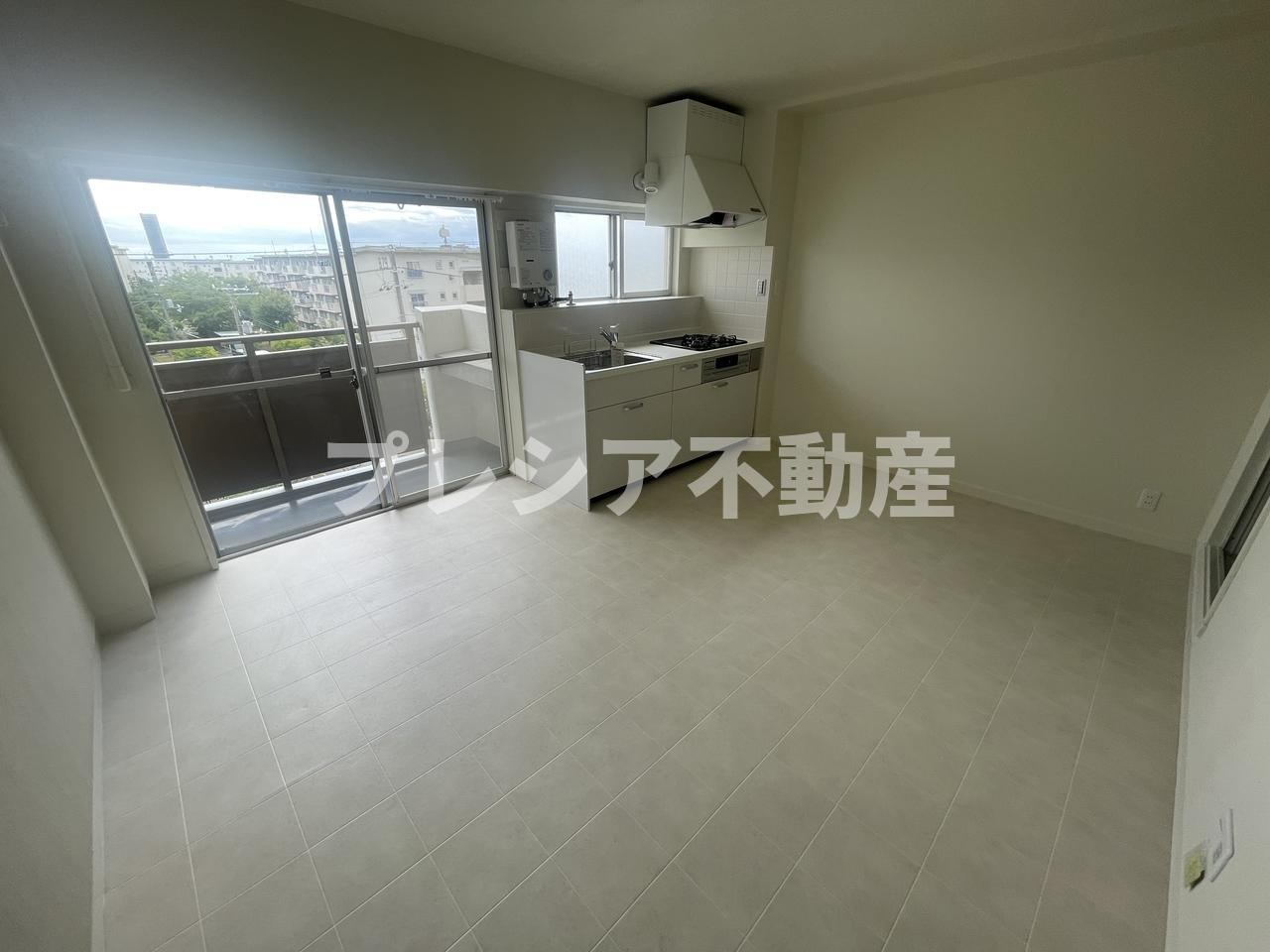 松が丘住宅16号棟の居間・リビング