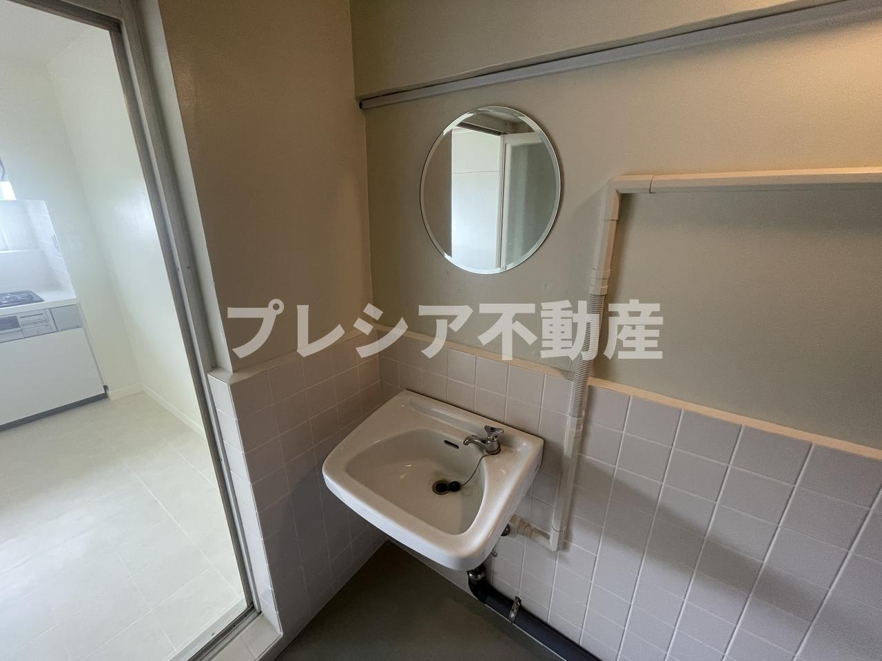 松が丘住宅16号棟の洗面所
