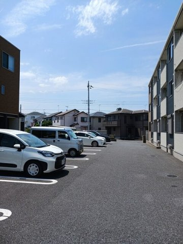 車をお持ちの方に嬉しい駐車場付きの物件です