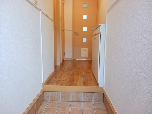 収納もある玄関です
