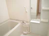 コンパクトで使いやすいお風呂です