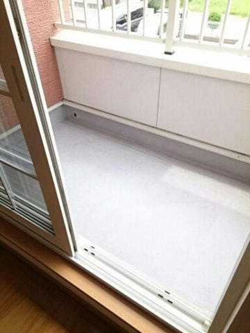 開放的で明るい空間を演出してくれるバルコニーです