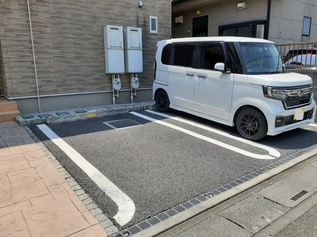 車をお持ちの方に嬉しい駐車場付きの物件です
