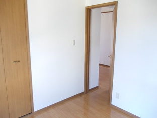 明るい色調の室内です