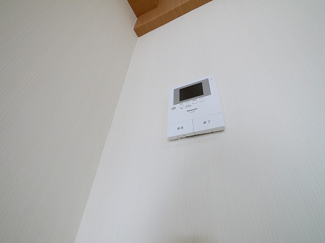 高畑マンションのセキュリティ|お顔が見えるモニター付きインターホンもございます。