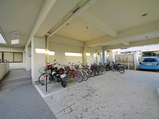 高畑マンションのその他共用部分|自転車置き場もあります