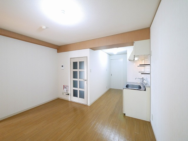 高畑マンションの居間・リビング|こちらの居間で趣味の時間をお楽しみください