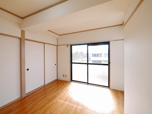 高畑マンションの寝室|ゆとりの広さです