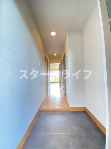 大阪市淀川区西三国２丁目の賃貸マンションの玄関