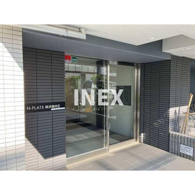 横浜市中区長者町１丁目の賃貸マンションのエントランス
