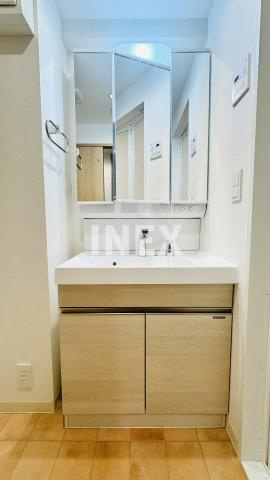 横浜市中区長者町１丁目の賃貸マンションの洗面所