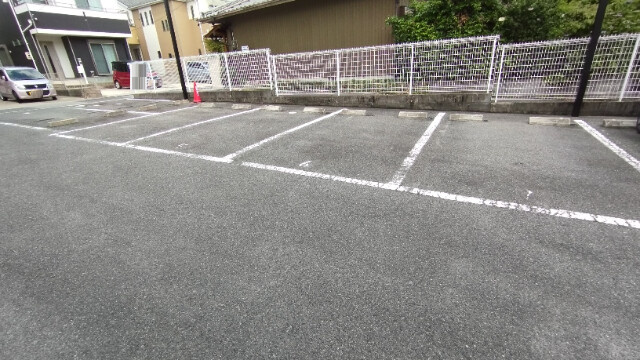 グランデュール16の駐車場