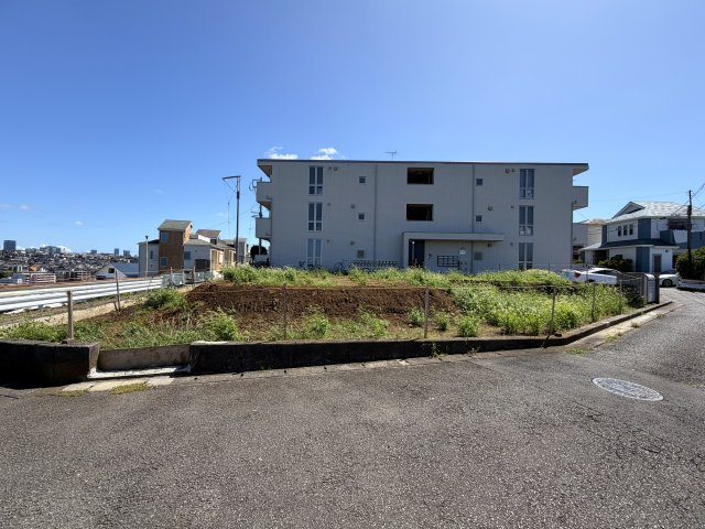 駅から６分の高台にある開放感エグイ土地。確かに坂道ではあるものの、この眺望に住環境、開放感のためにあると思うとなんてことない！純粋にもらったら嬉しい！！そんな『保土ケ谷区星川３丁目』条件なしの土地