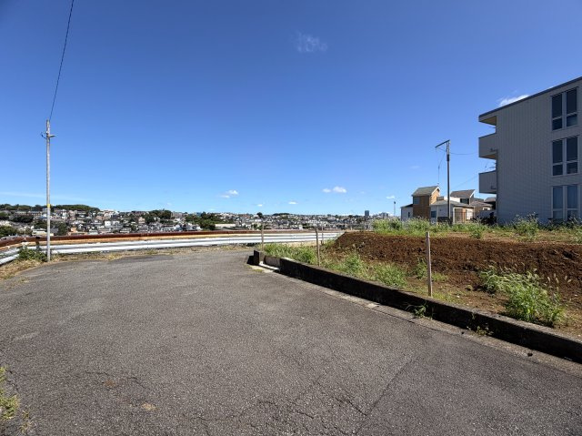 駅から６分の高台にある開放感エグイ土地。確かに坂道ではあるものの、この眺望に住環境、開放感のためにあると思うとなんてことない！純粋にもらったら嬉しい！！そんな『保土ケ谷区星川３丁目』条件なしの土地の前面道路含む現地写真|前面道路含む現地写真です