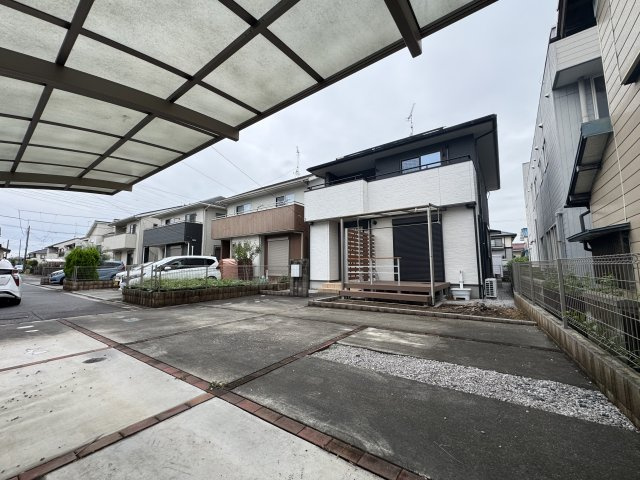 -三丁目不動産-　熊谷市円光2丁目　売-主、エアコン、カーポートの前面道路含む現地写真