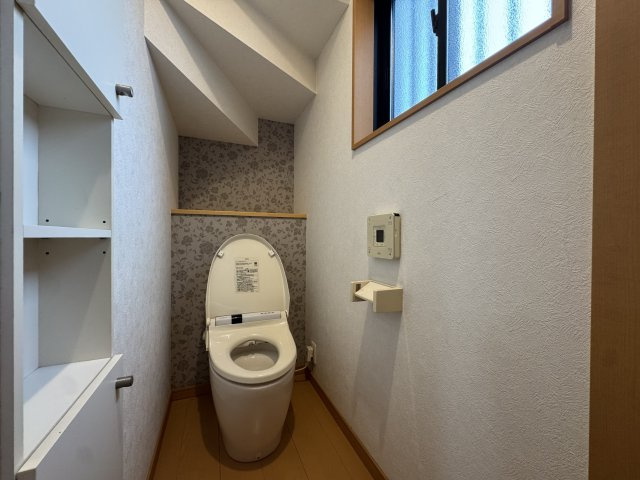 -三丁目不動産-　熊谷市円光2丁目　売-主、エアコン、カーポートのトイレ