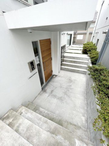 ＴＡＳＵＫＩ　ＲＩＣＨＥＳＳＥ千石　ＷＥＳＴのエントランス