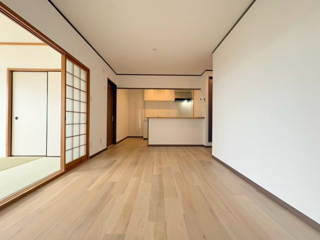 カワモヒルの居間・リビング|ゆったり過ごせる居間です
