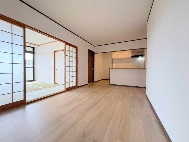 カワモヒルの居間・リビング|こちらのリビングで趣味の時間をお楽しみください