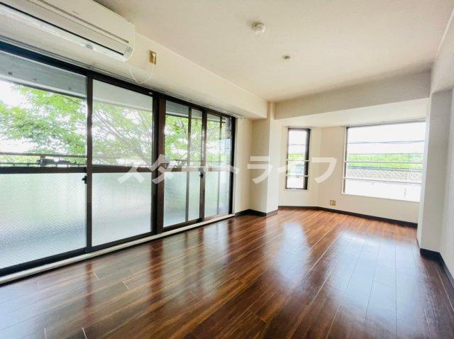 大阪市東淀川区柴島２丁目の賃貸マンションの居間・リビング