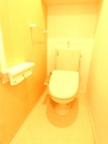 コンパクトで使いやすいトイレです