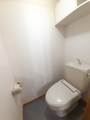 ゆったりとした空間のトイレです