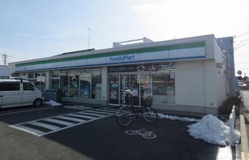 ファミリーマートまで360m