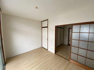 コンパクトで使いやすい洋室です
