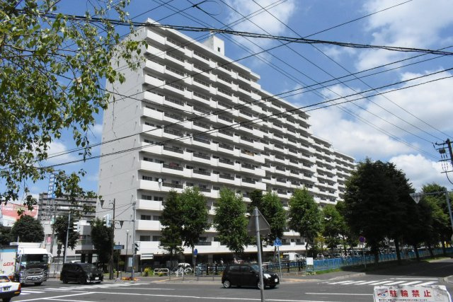 小中学校が徒歩10分圏内にあるため、お子様の通学も安心です。