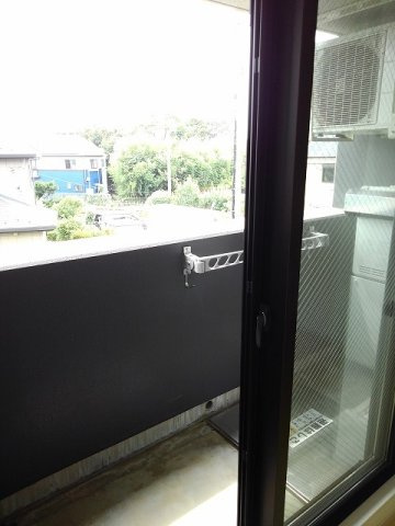 お洗濯にも便利なバルコニー付き