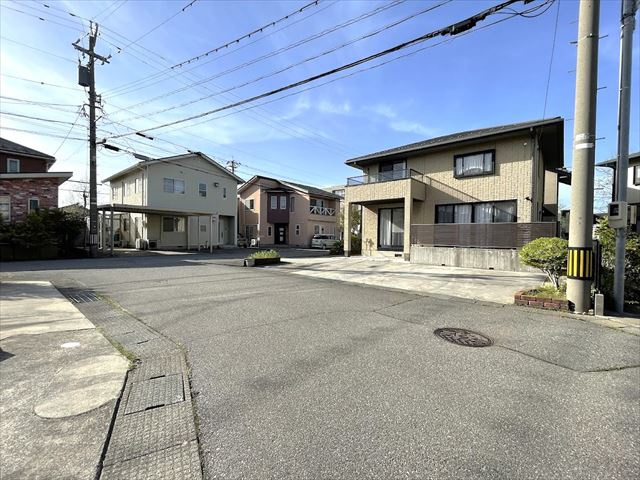 【前面道路含む現地写真】の画像