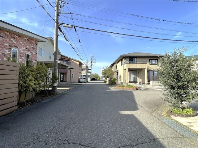 【前面道路含む現地写真】の画像