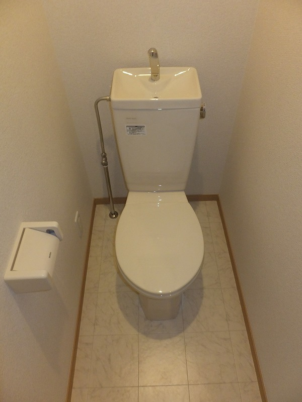 コンパクトで使いやすいトイレです