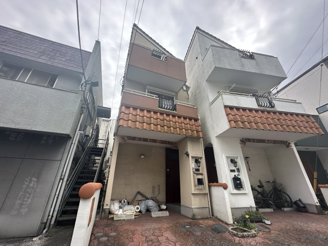 港南区上永谷の外観|小学校・中学校ともに徒歩１０分以内でお子様の通学も安心です。