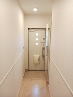毎日通る玄関はこちらです