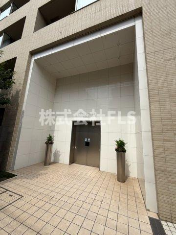 新宿区若葉１丁目の賃貸マンションのエントランス