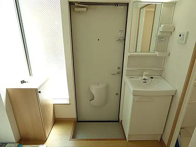 毎日通る玄関はこちらです