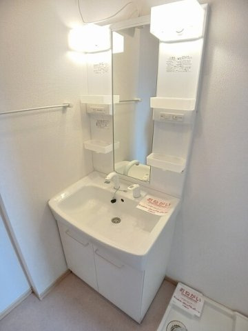 ニューコスモスの洗面所|スペースが確保できる洗面所です