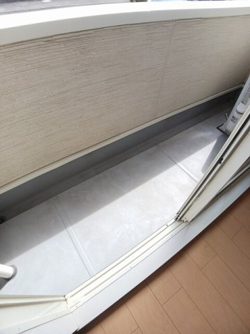 ニューコスモスのバルコニー|外からの目が気にならないバルコニーで洗濯物が干せます