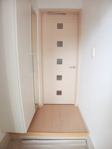 ニューコスモスの玄関|収納もある玄関です