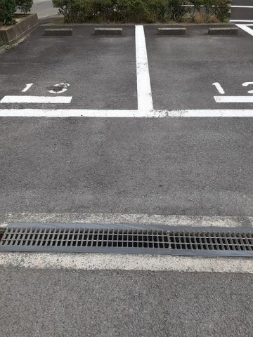 サニーハイツ今津の駐車場|駐車スペースもあります