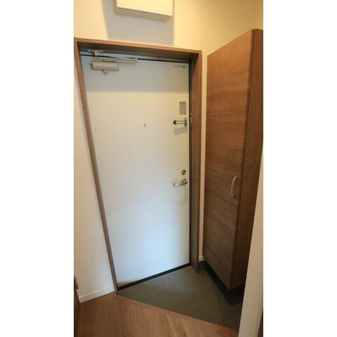 REGALEST片倉町の玄関