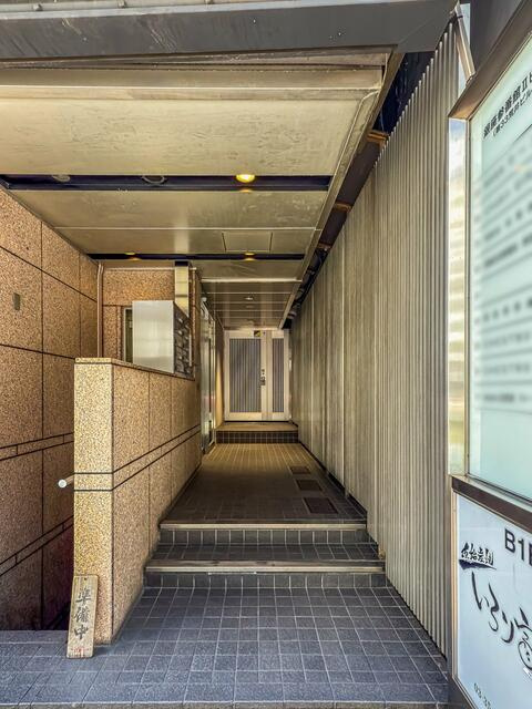 銀座参番館Ⅱビルのエントランス