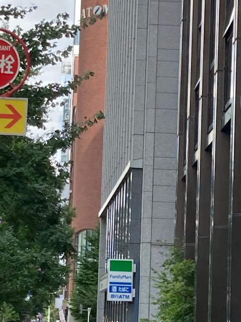 部屋番号：3階のエントランス|ファミリーマート新橋…まで109m