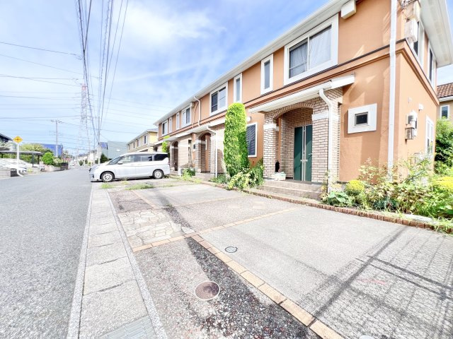Berrycourt～ベリーコートAの駐車場|※別部屋参考写真