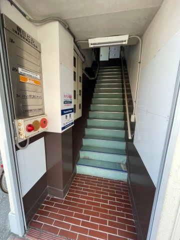 朝日ビルのエントランス