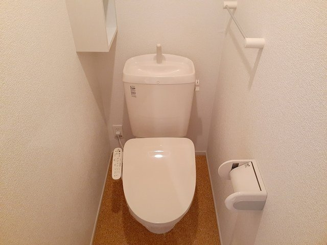 ラフレシールのトイレ|落ち着いた色調のトイレです