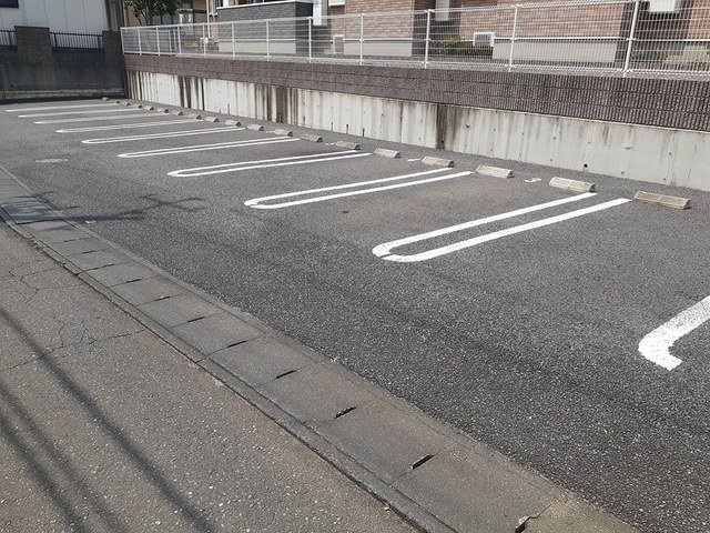 ラフレシールの駐車場|駐車スペースもあります