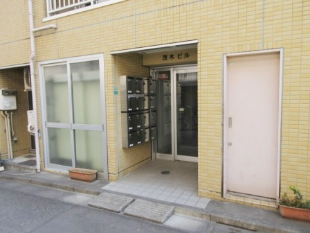 茂木ビルのエントランス