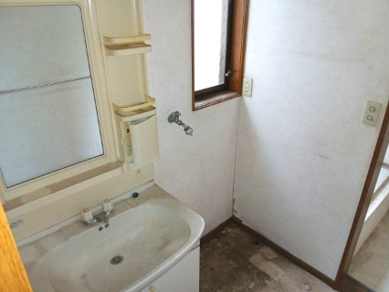 東松山市美土里町　中古戸建の洗面所